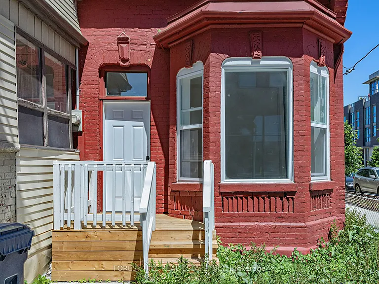 419 Dufferin St — Photo 3