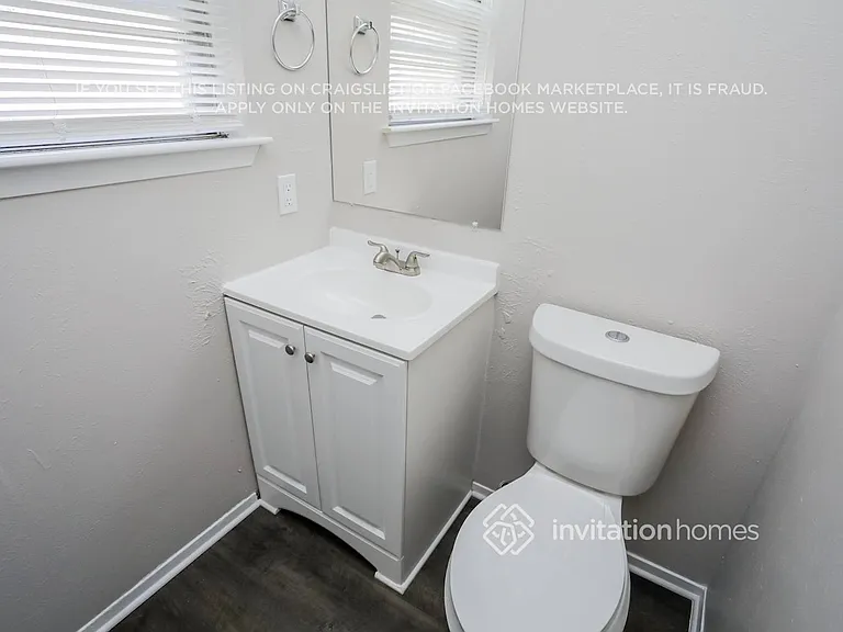 215 Adams St — Photo 14