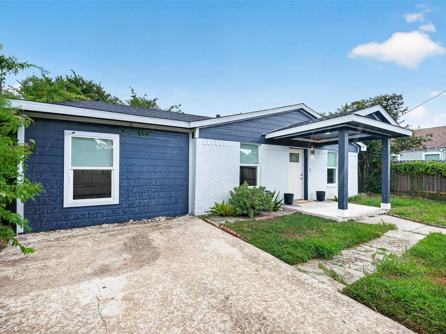 3 bed, 2.0 bath, 1282 sqft, $2,400 — Photo 3