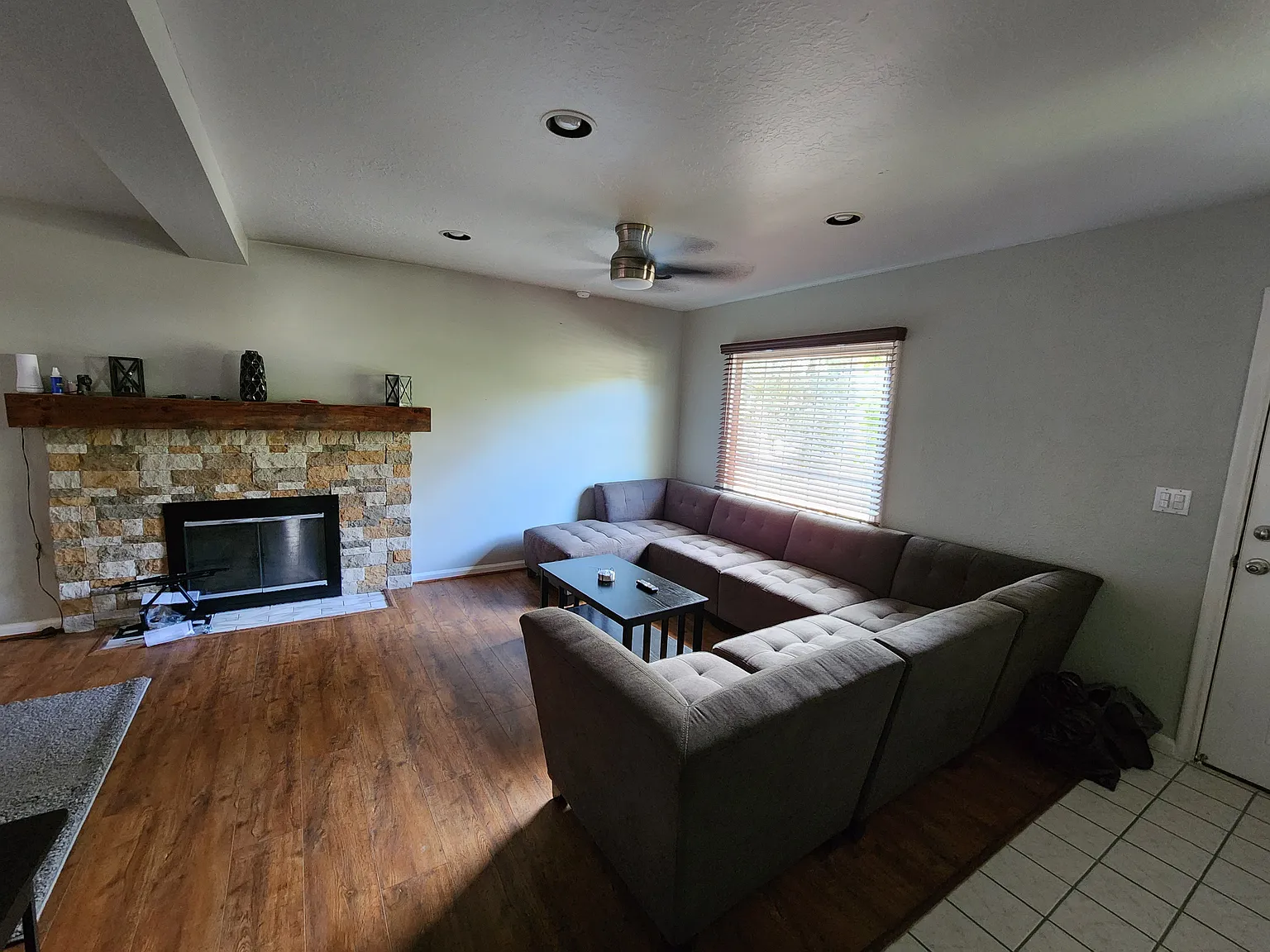 1 E Gibbs Cir — Photo 2