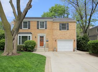 412 Briar Pl, Libertyville, IL