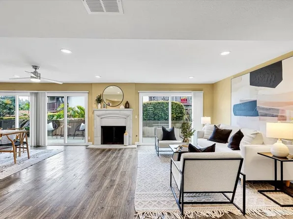 835 Amigos Way APT 17, Newport Beach, CA 92660