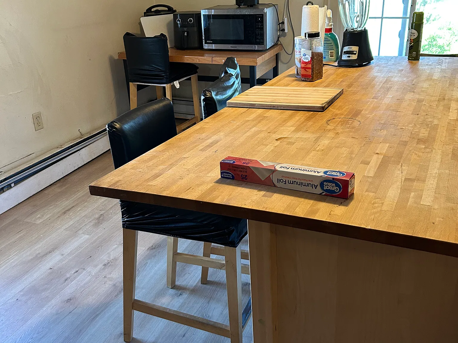 3 bed, 900 sqft, $2,000 — Photo 2