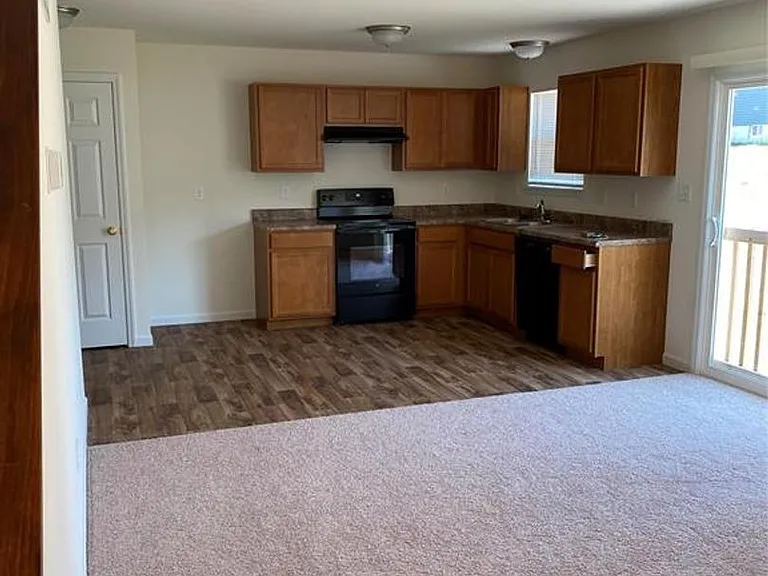 612 Summer Breeze Ln — Photo 3
