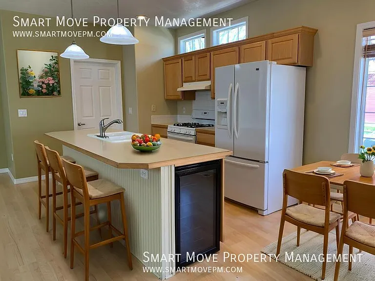 377 W Hale St — Photo 8