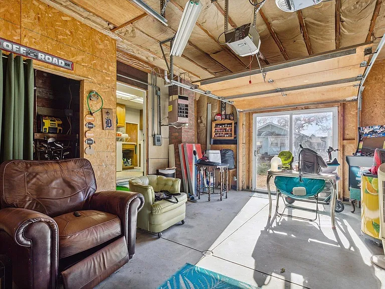 22464 Beach St — Photo 11