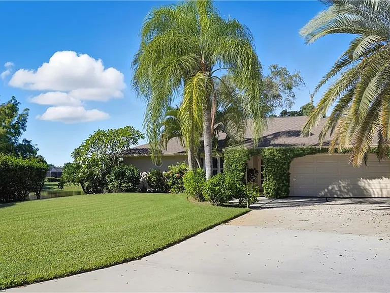 2261 Kings Lake Blvd — Photo 2