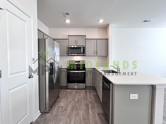 3rd image of 480 Wisteria Walk Way