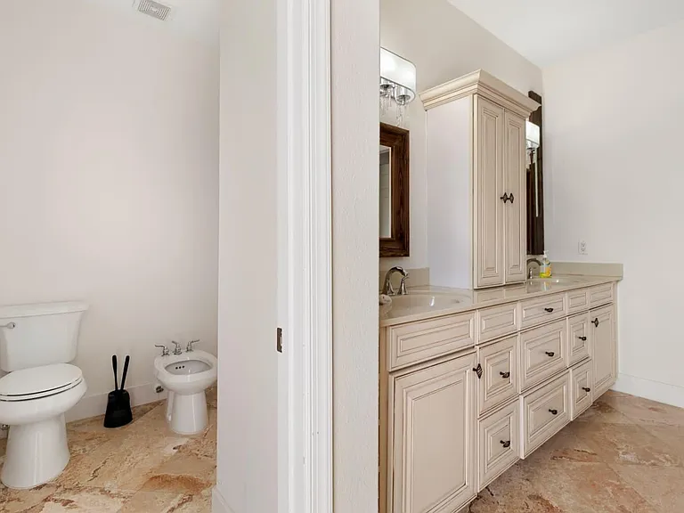 6301 SW 58th Ct — Photo 18