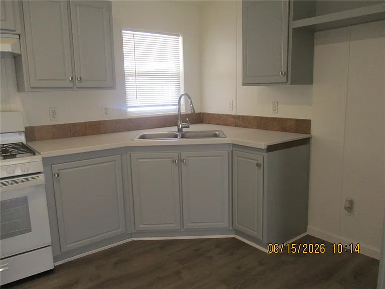 569 Harbor Dr — Photo 7