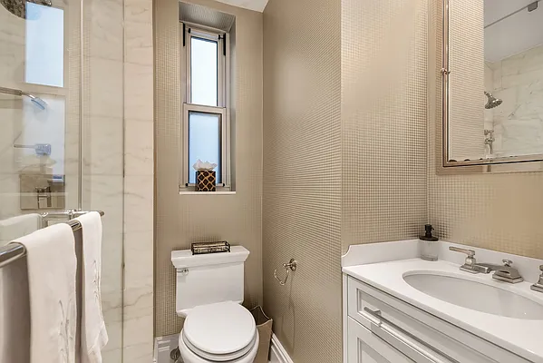 Sold by Warburg | media 6