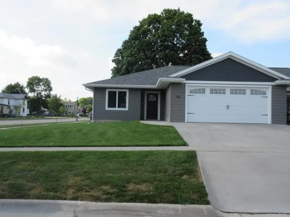201 E 2nd St, Monticello, IA 52310