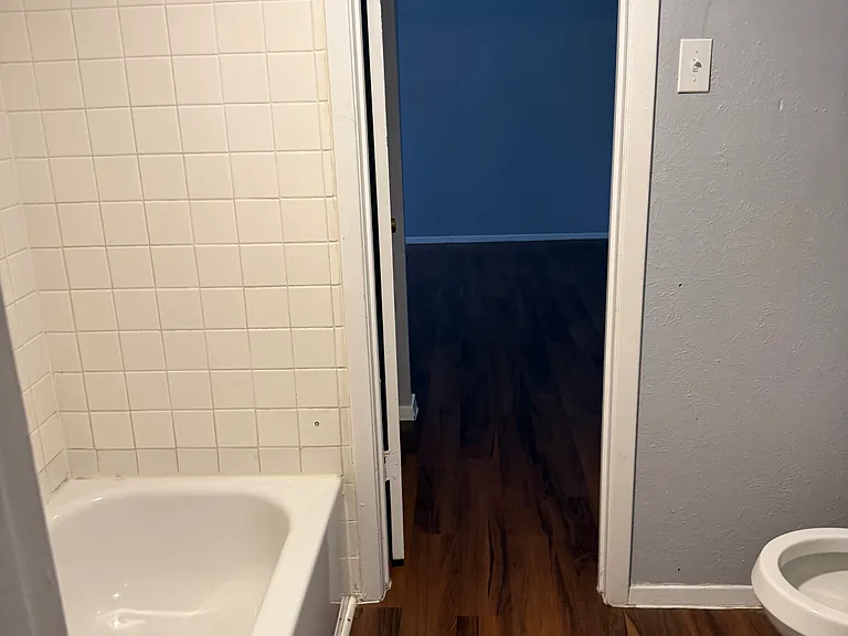 205 W Rochelle Rd — Photo 4