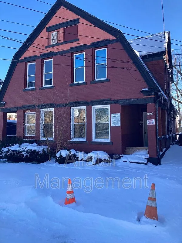 Building Photo - 3521 W 58th St #3523