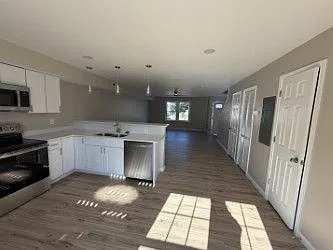 435 Harding St — Photo 3
