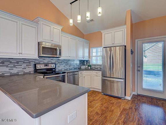 4th image of 246 Hibiscus Way