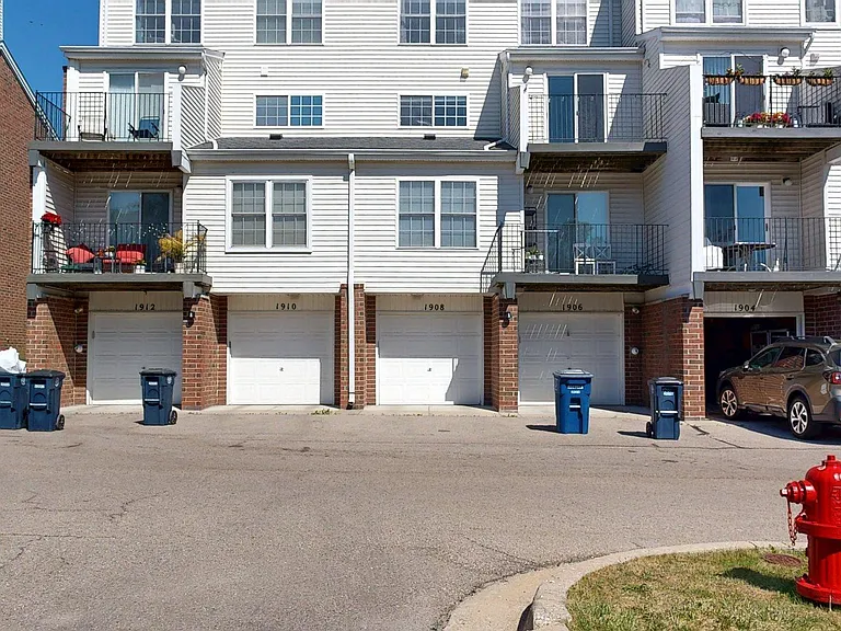 1908 Lindsay Ln — Photo 30