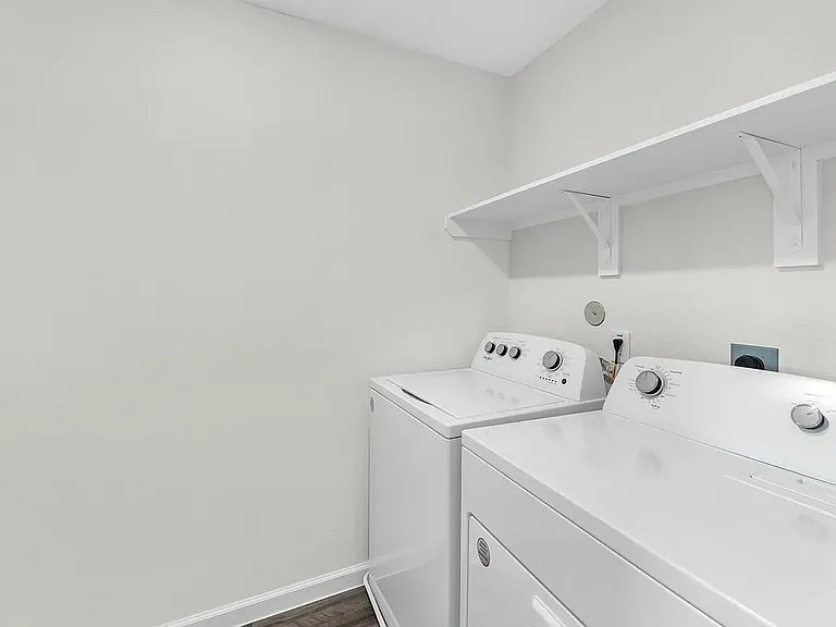 2110 Meadow Park Dr — Photo 13