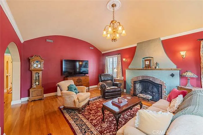 331 N Pine St — Photo 11
