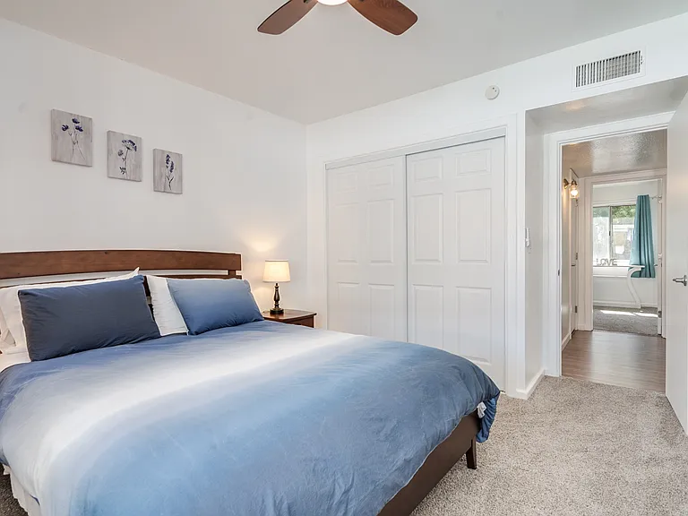 E Celeste Dr — Photo 22