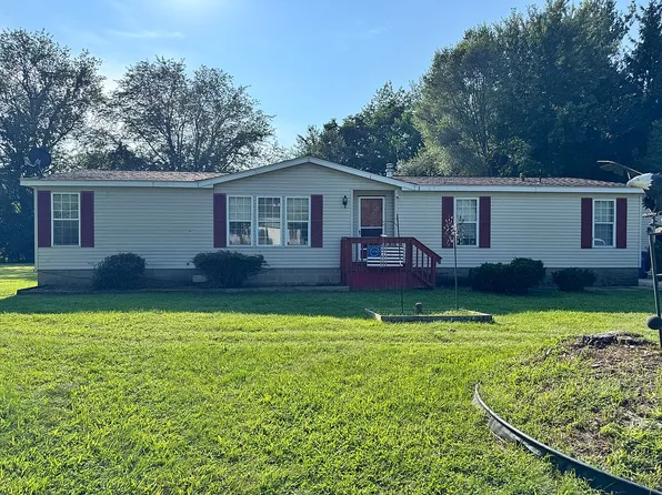 20204 Meadow Dr, Gobles, MI 49055