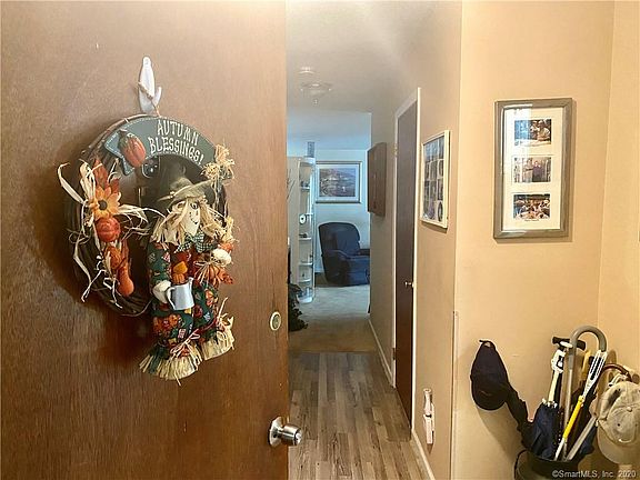 3rd image of 9 Ameridge Dr Unit 9