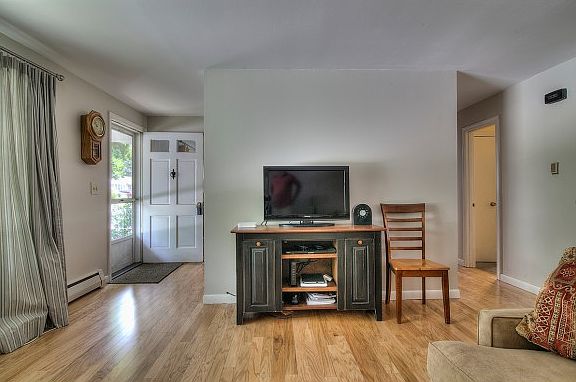 5th image of 63 Cranwell Dr