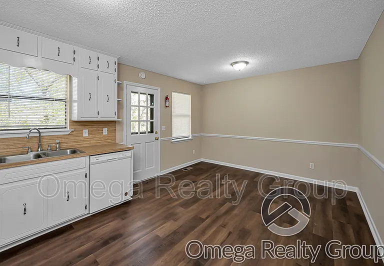 3126 Sleepy Hollow Dr — Photo 11
