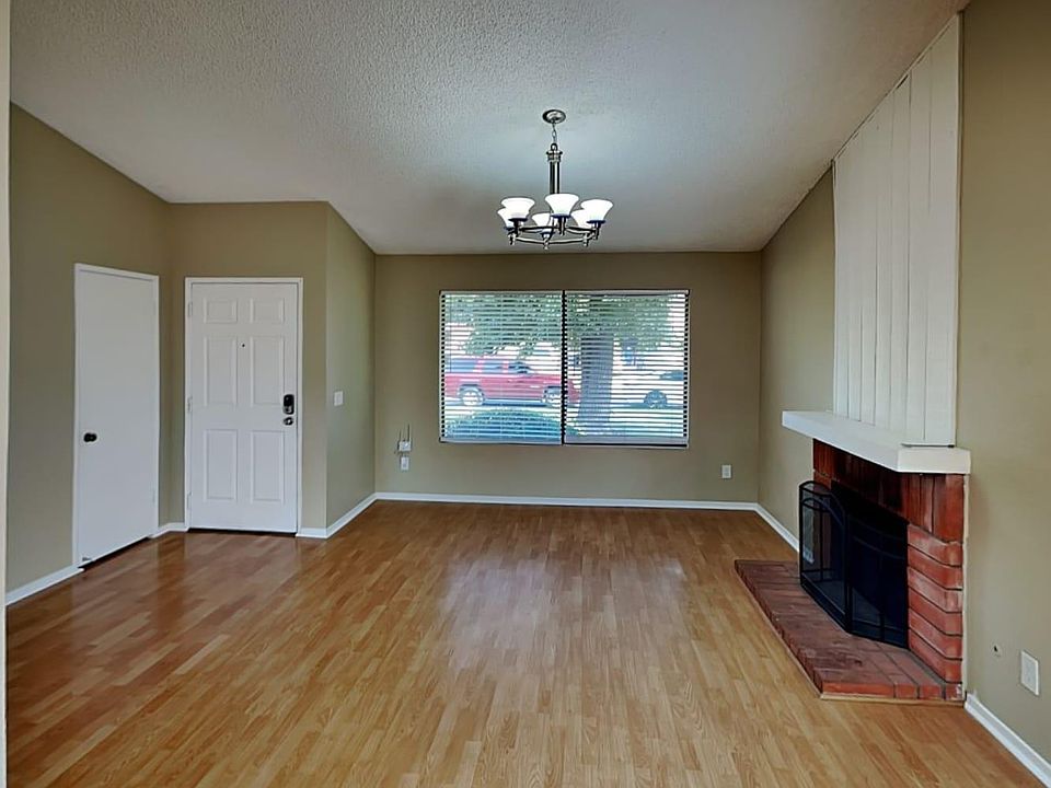 1st image of 452 Las Brisas Dr