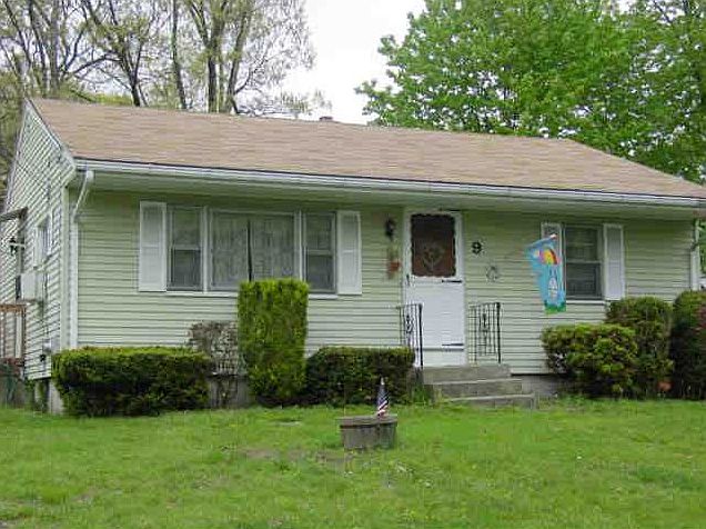 1st image of 9 Oakwood Dr