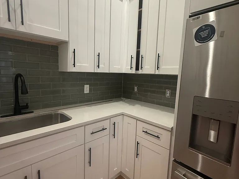 220 W Duffy St #A — Photo 13