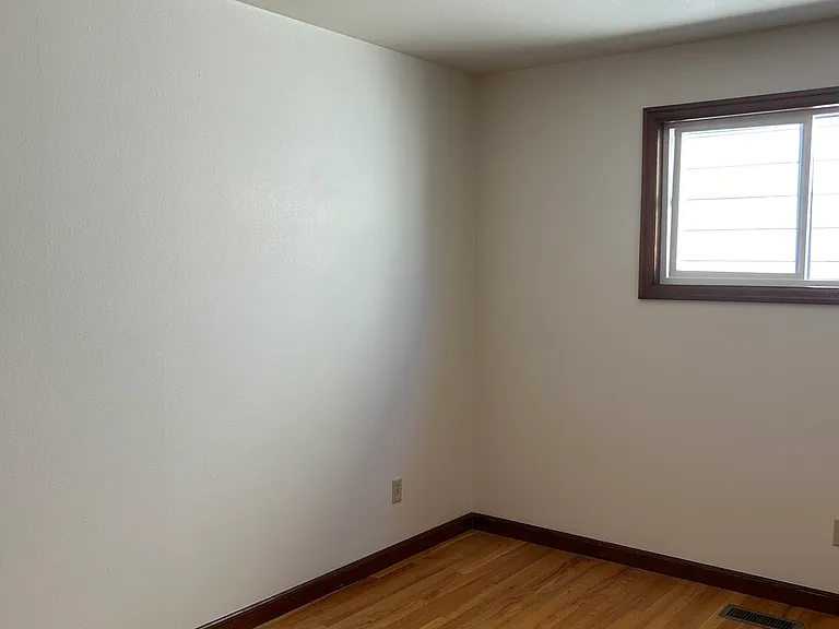 1715 NW Division St — Photo 5