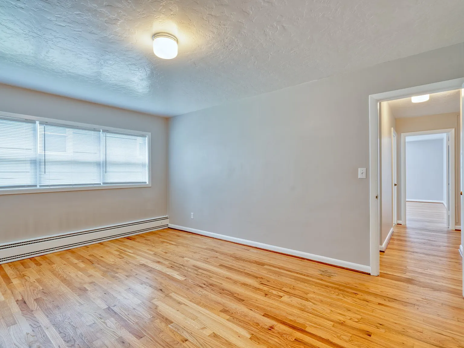 1 bed, 945 sqft, $2,048 — Photo 2
