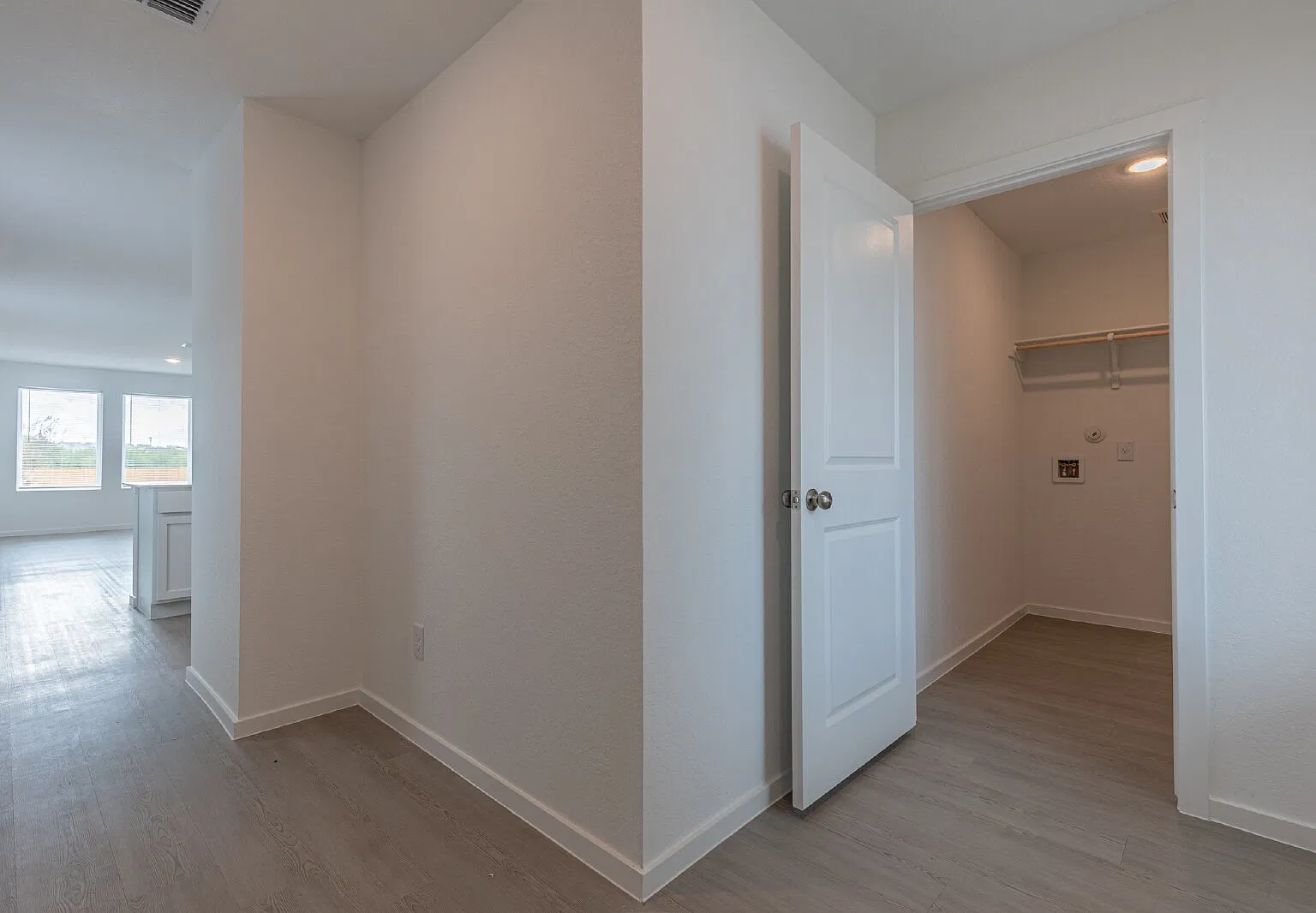 3 bed, 2.0 bath, 1266 sqft, $1,550 — Photo 4