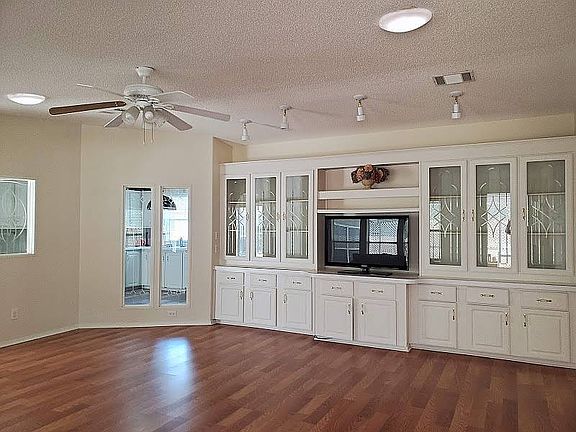2nd image of 5 Winthrop Ln