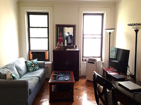 Rented by Manhattan Property Group | media 54