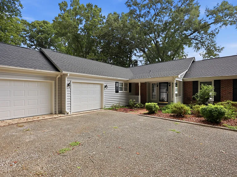 253 Lakeview Dr — Photo 1