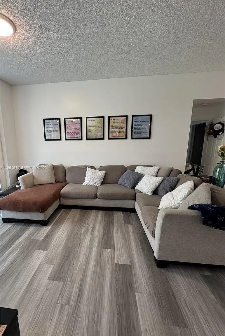 Doral House Condo No 3 — Photo 3