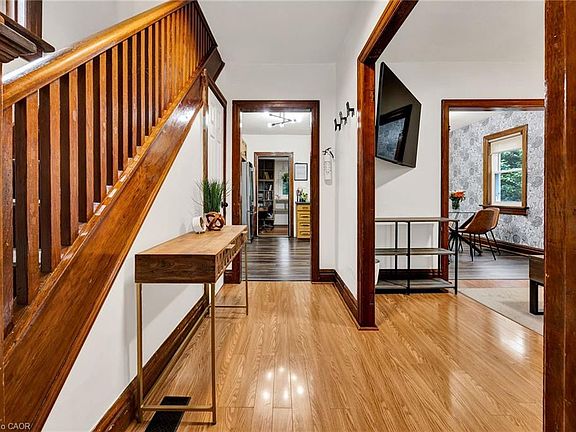 4th image of 257 Guelph St