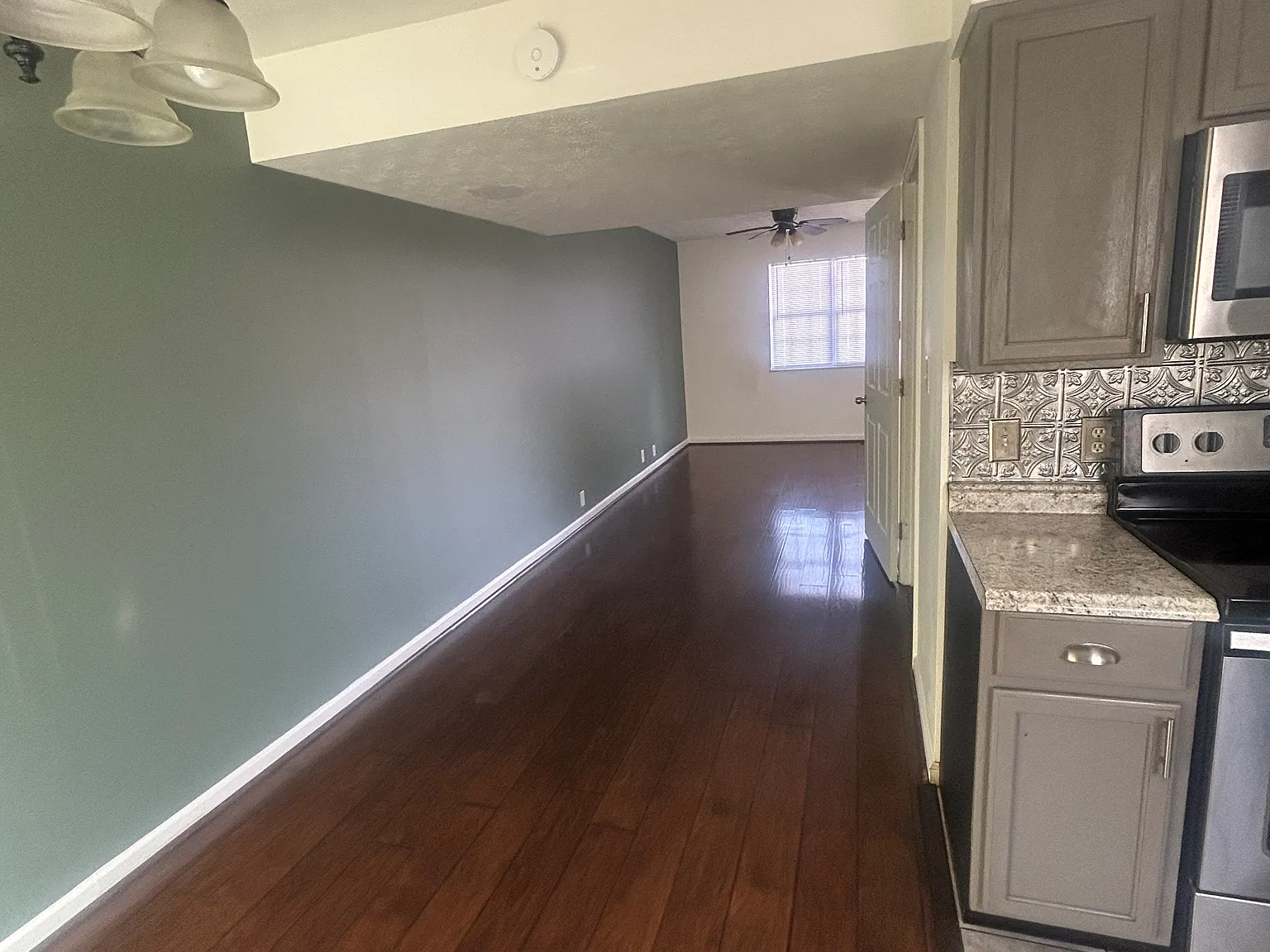 E 13th St, Belle — Photo 2
