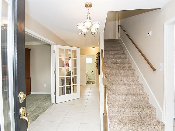 5th image of 4111 Willow Hill Dr
