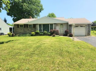 61 Bayberry Ln, Rochester, NY 14616