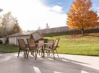 811 High Point Dr SW, Norway, IA 52404