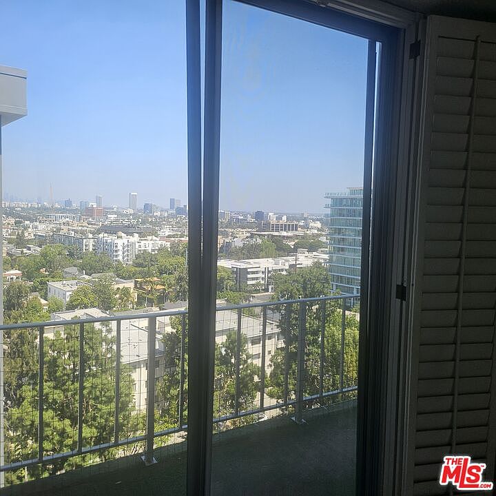 1st image of 100 S Doheny Dr APT 1009