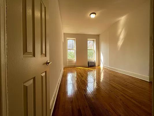 1st image of 971 Lexington Ave APT 4A