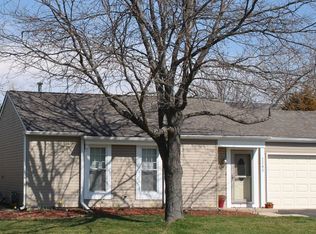 2242 Highfield Ln, Aurora, IL 60504