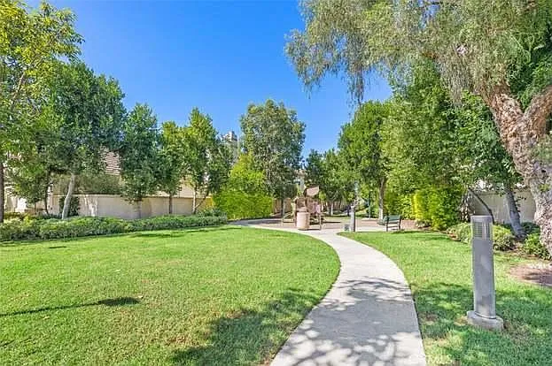 241 Seacountry Ln — Photo 16