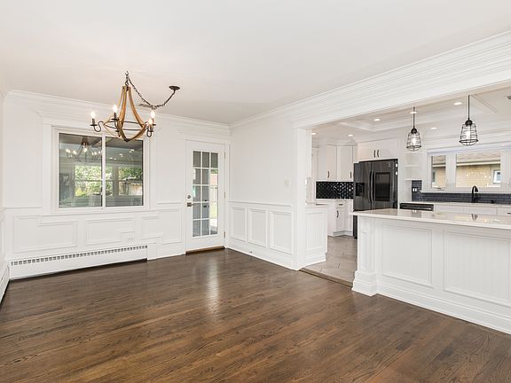 5th image of 114 N Elm St