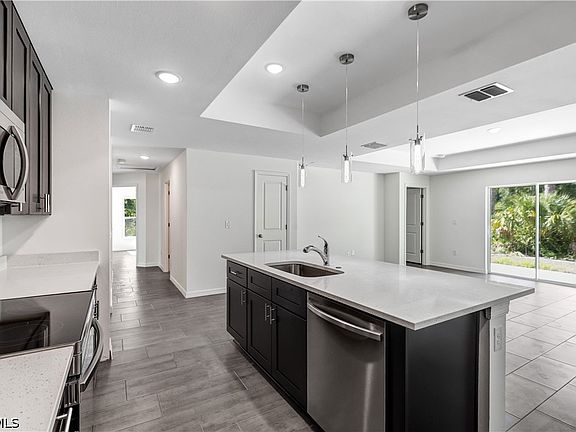 4th image of 1005 W 11th St