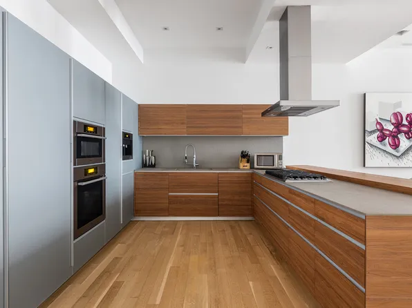 83 Spring Street image 9 of 15